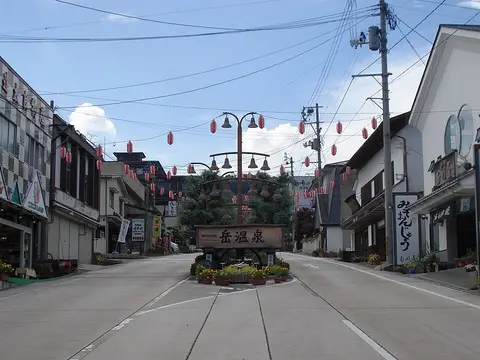 岳温泉のメインストリート（施設周辺の景観）