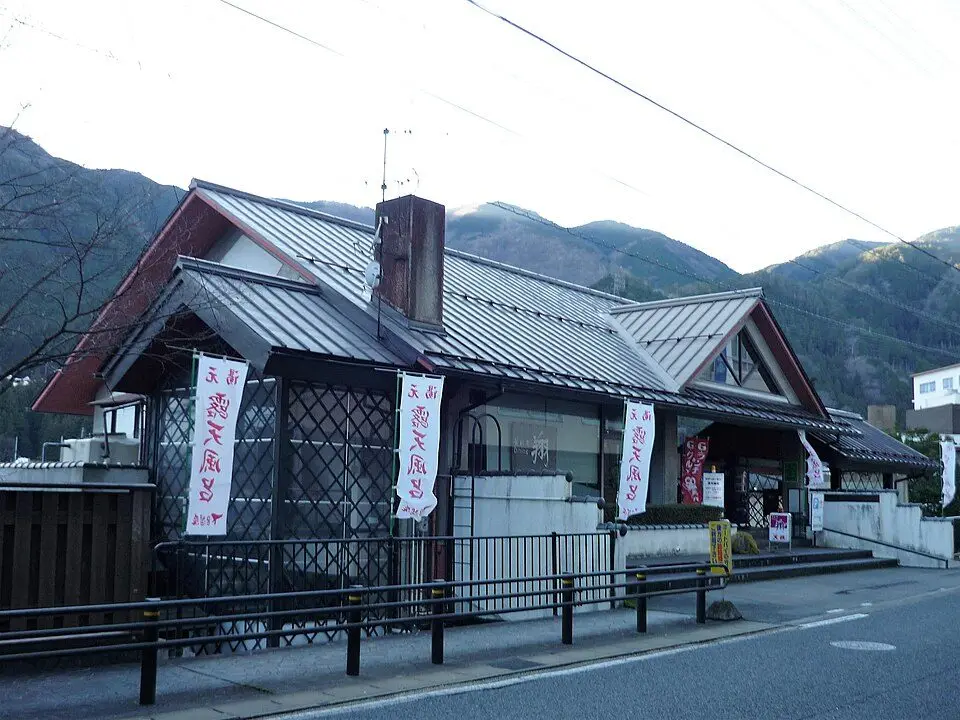 下呂温泉 クアガーデンの露天風呂（施設周辺の景観）