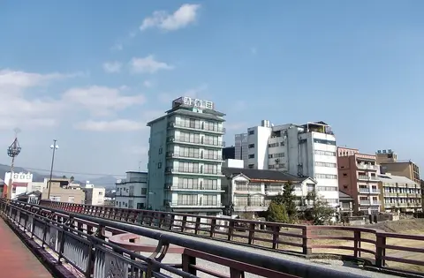 原鶴温泉の街並み・筑後川沿いの景観