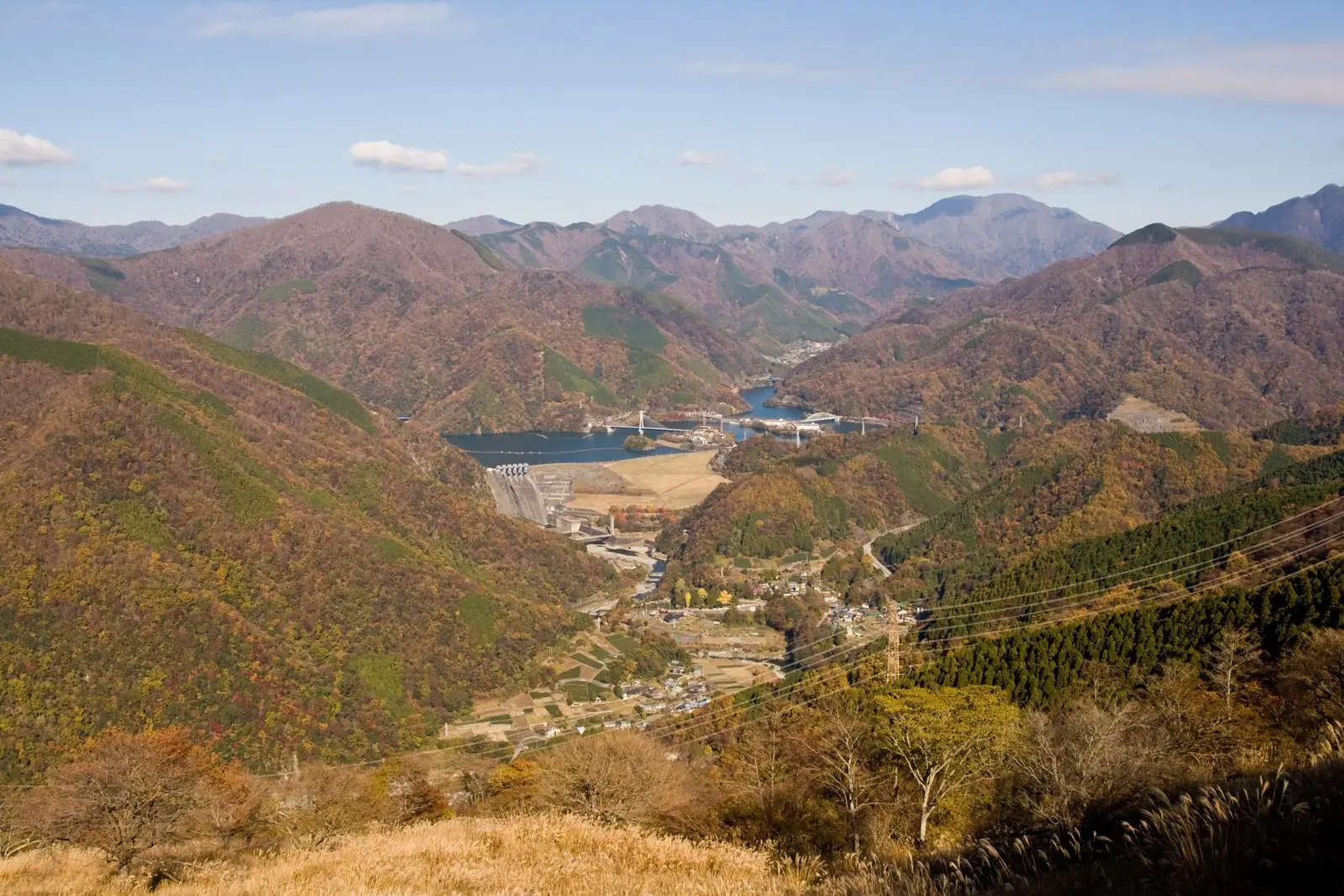 丹沢湖（ぶなの湯とは別地点、山北町中川温泉周辺の景観）