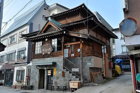 野沢温泉 外湯「松葉の湯」（河原湯とは別の共同浴場、温泉地周辺の景観）