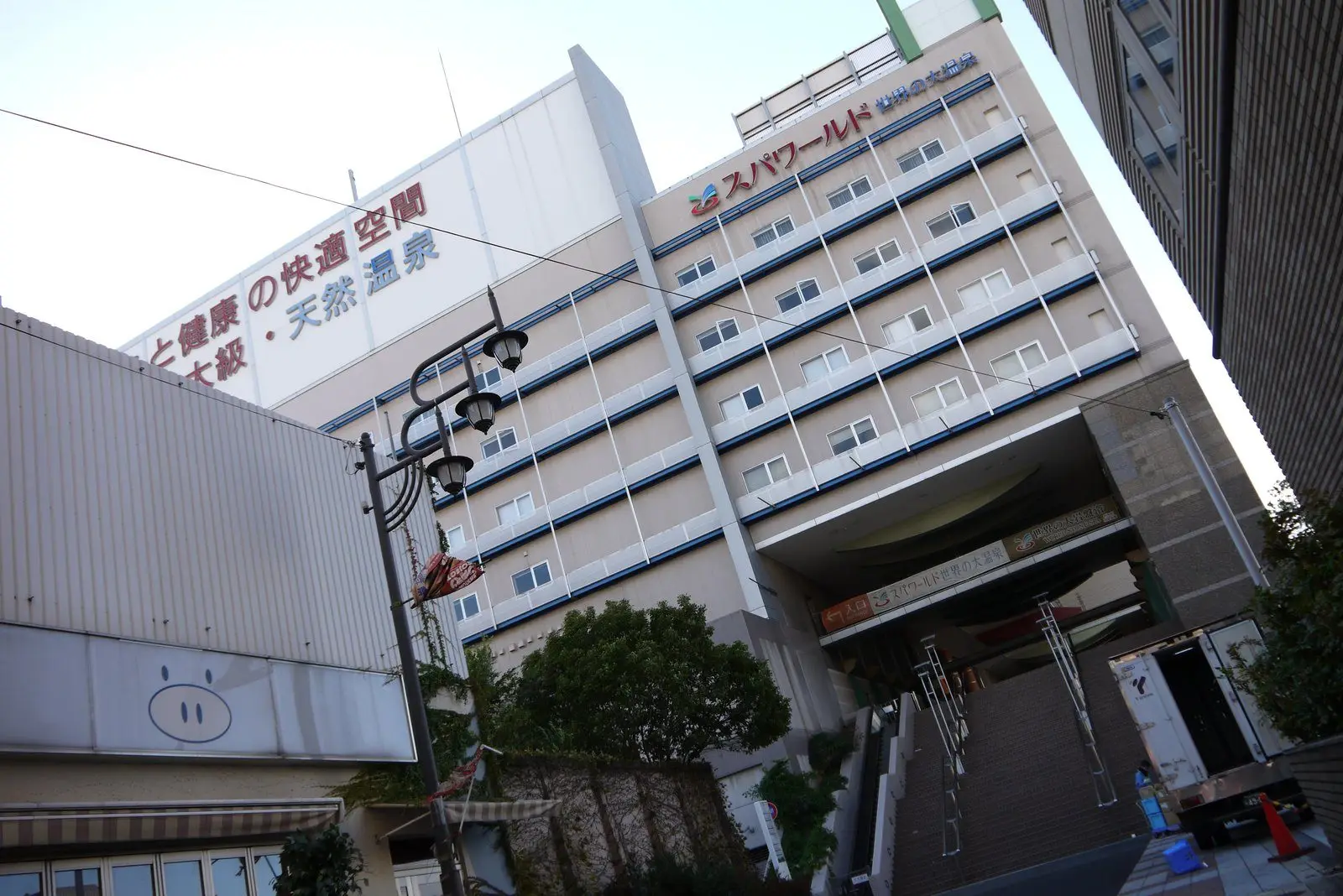 スパワールド 世界の大温泉の館内