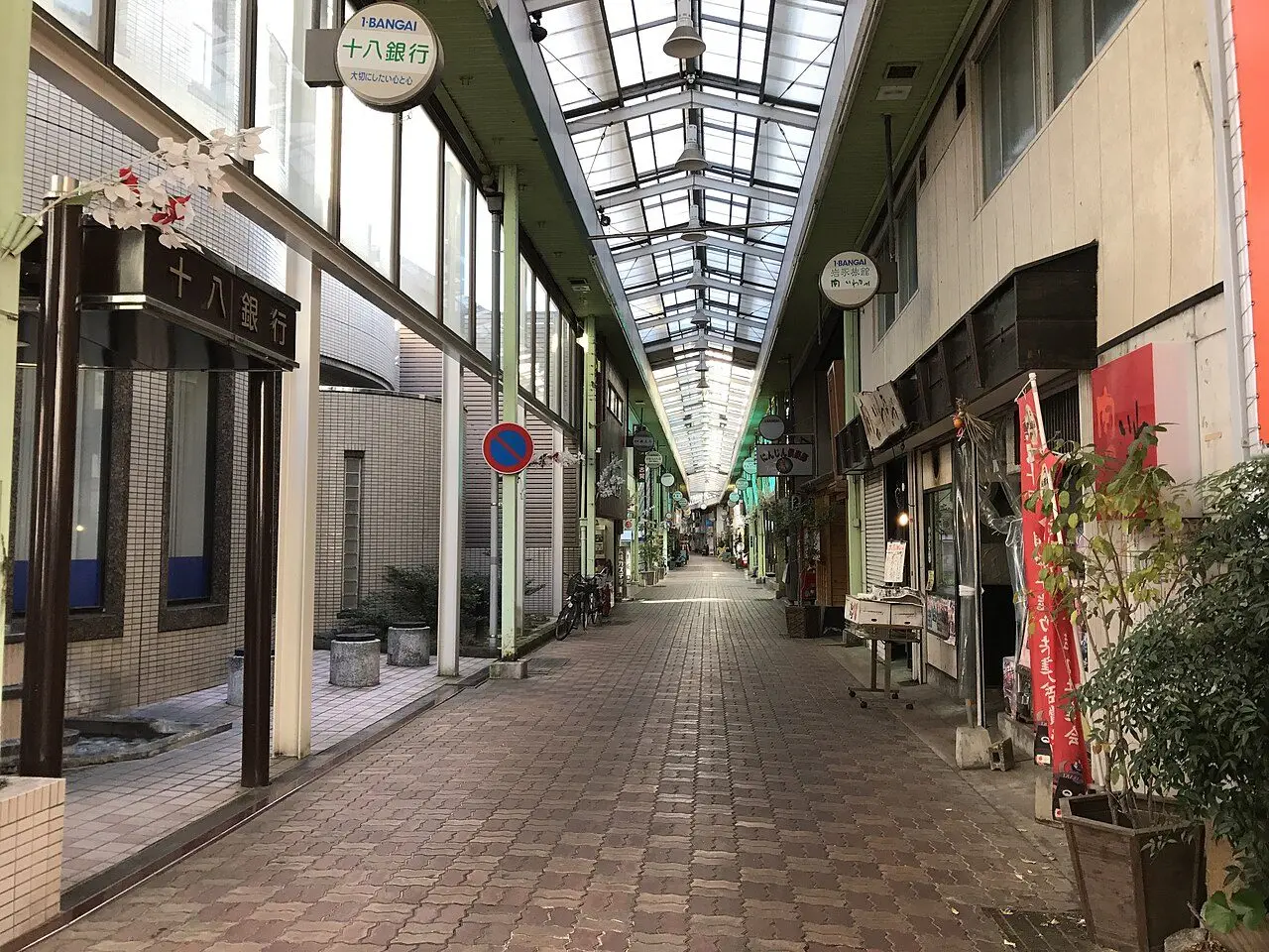 ゆとろぎの湯がある島原一番街アーケード