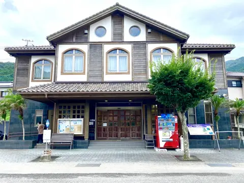 下田温泉ふれあい館ぷらっとの外観