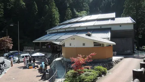 道の駅スパ羅漢の外観