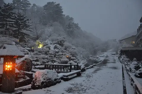 高湯温泉 玉子湯へ向かう雪道