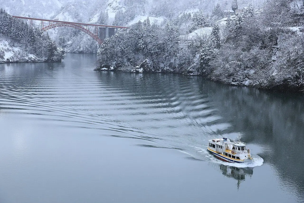 冬の庄川峡の風景