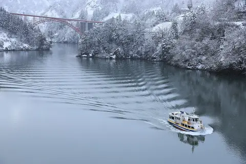 冬の庄川峡の風景
