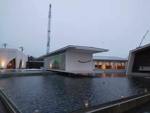 湯の山温泉 アクアイグニスの建物外観